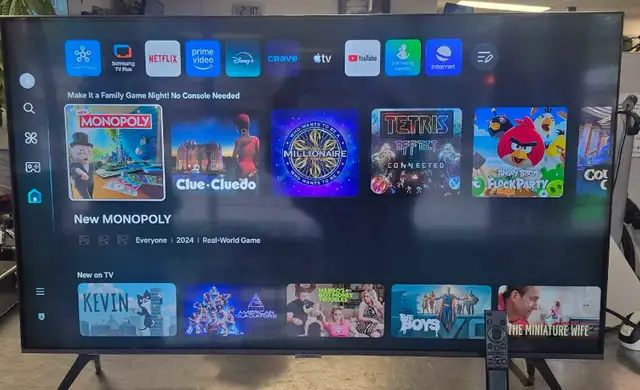43' 4K Smart Samsung TV With: Remote & Cord (32850640)