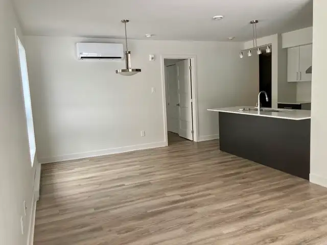 Beau 3 1/2 Lachenaie, 1er octobre, 1725$, ascenseur et garage