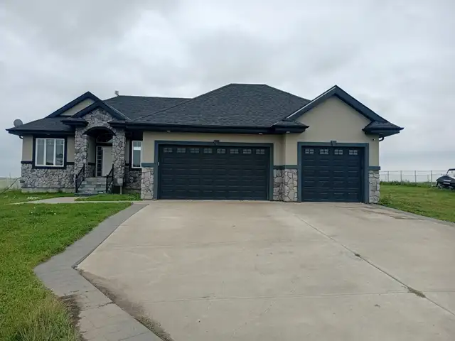 Brand new 6 bedroom St .Albert Country Living Available now