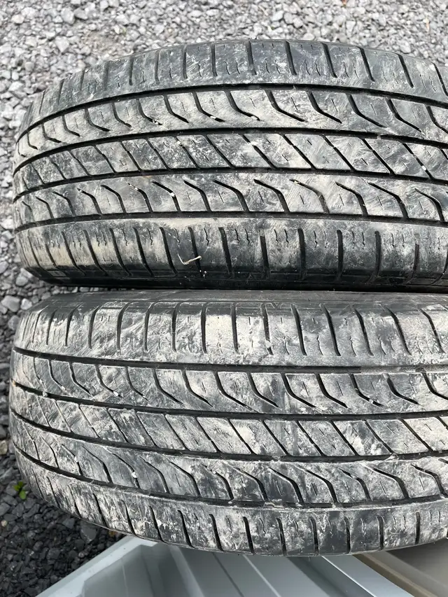 2x pneus 195/65R15 Toyo Extensa  (9/32e)