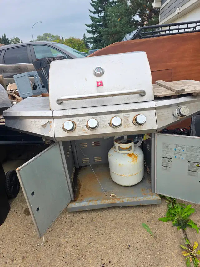 give away BBQ set, in good working condition . 789-434-3775