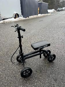KNEE ROVER: DELIVERY INCLUDED - Photo 2
