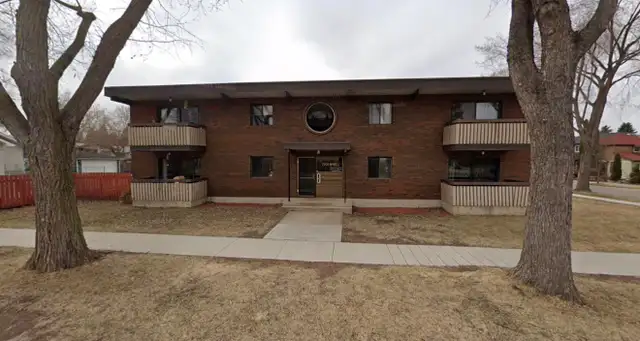 SPACIOUS AND COZY 2 BEDROOMS IN KING EDWARD-BONNIE DOON