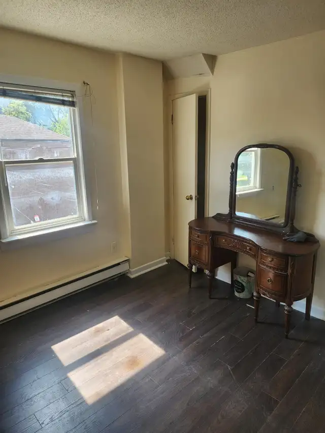 Room for rent in a 2 bdrm house all incl Mt. Pleasant & Eglinton
