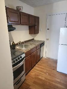 Room for rent in a 2 bdrm house all incl Mt. Pleasant & Eglinton - Photo 2