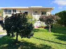 KELOWNA $2550 CLOSE to D/T college Hospital 4 Bds 2 bathS