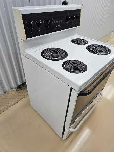 Frigidaire Electric Range - Photo 3