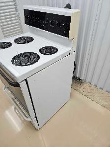 Frigidaire Electric Range - Photo 6