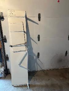 Two wooden shelves 16" x 6‘ with brackets & 1‘ x 27"