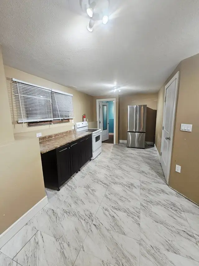 2BR Above-Ground Apartment – Crescent Park