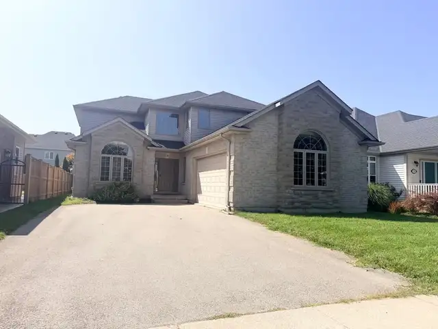 4 BEDROOM HOME AVAILABLE FOR RENT IN ST. CATHARINES!