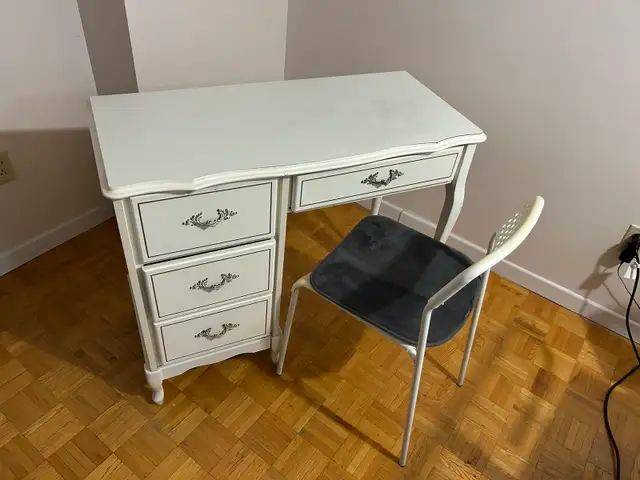 bureau et chaises