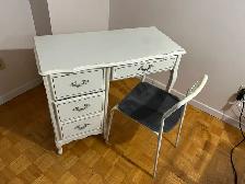 bureau et chaises