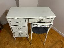 bureau et chaises - Photo 2