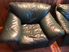 Leather Coach and two chairs - Photo 6