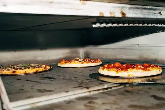 Pizza cook needed