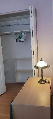 chambre meublée dans un 4 1/2 propre et calme - Photo 5