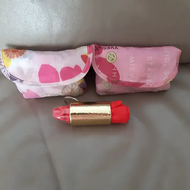3 SACS NEUFS YVES ROCHER EN NYLON PLIABLES 14'x16': $5.00 CHACUN