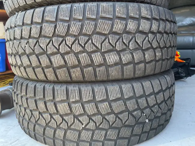 2x pneus hiver 275/60R20 comme neuf