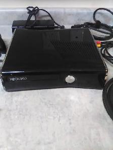 XBOX 360 Slim 228GB Complete 2 Controllers Barely Used w/ Extras - Photo 2