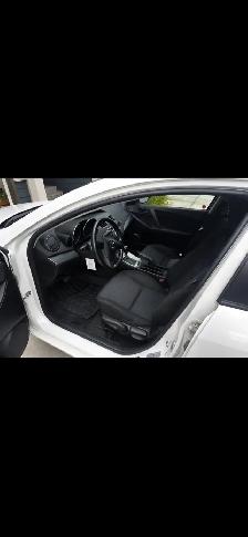 2012 Mazda 3 Hatchback - Photo 5