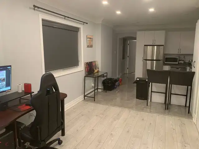 OFFERING A 1-BEDROOM IN A 2-BEDROOM UNIT, 1 WASHROOM
