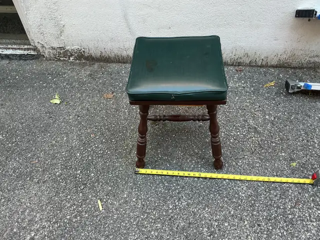 Vintage Green Vinyl Vnity Stool !