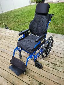 Manual Wheelchair - Photo 2