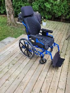 Manual Wheelchair - Photo 3