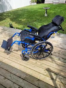 Manual Wheelchair - Photo 4