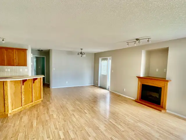 Clean and bright   55 Duplex for lease in Wetaskiwin