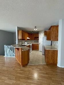 Clean and bright   55 Duplex for lease in Wetaskiwin - Photo 2