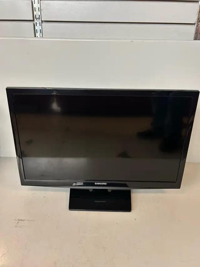 24" 720p Smart Samsung TV (32898323)