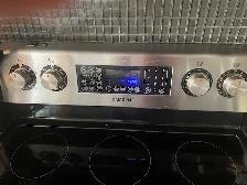 Stove / Range - Samsung - $250 - Photo 3