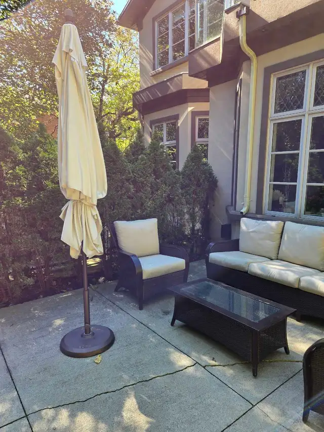 patio furniture   umbrella