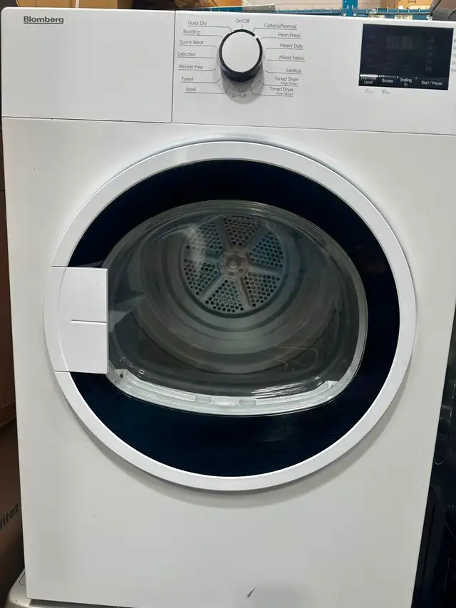 Blomberg 24' 3.7 Cu. Ft. Front Load Dryer |