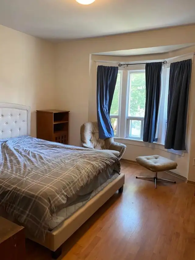 Cozy room in eastyork available from Oct 1st, single /couplre