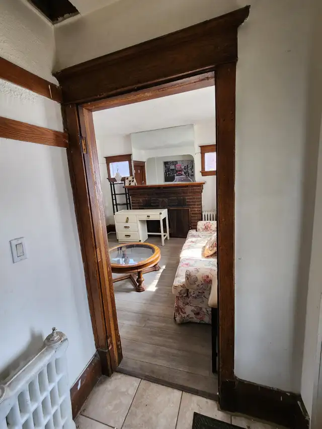 Furnished room on 2nd floor all incl, Oct 1 Christie & St. Clair
