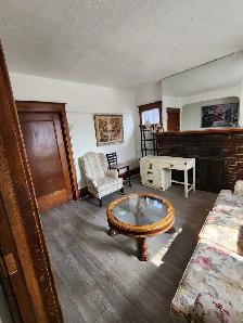 Furnished room on 2nd floor all incl, Oct 1 Christie & St. Clair - Photo 2