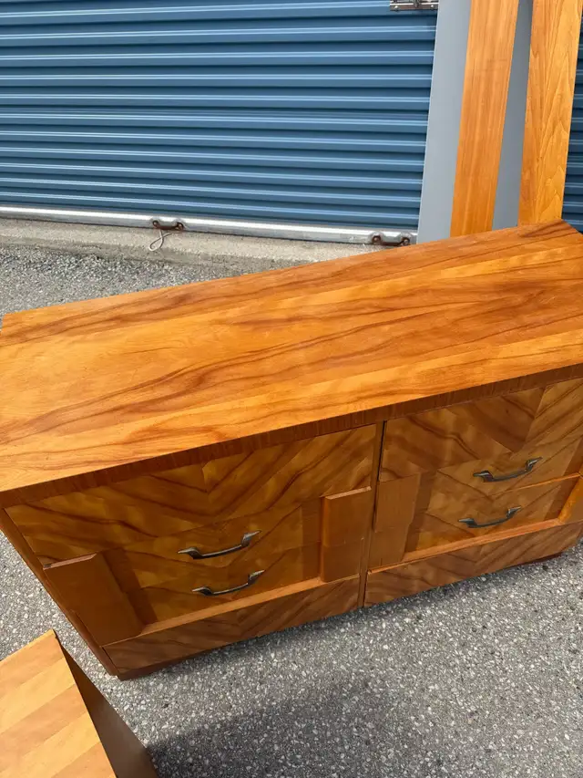 NICE VINTAGE BEDROOM SET