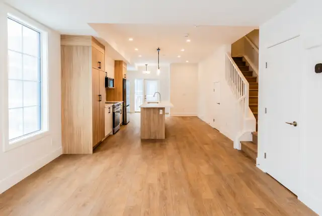 Private 3 Bed Townhouse | Private Garage | Gated Community