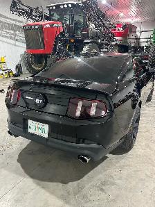 2011 Ford Mustang GT 5.0L - Photo 3