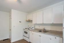 ALL INCLUSIVE - BRIGHT & RENOVATED JUNIOR ONE BEDROOM APARTMENT - Photo 2