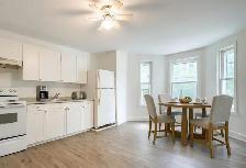 ALL INCLUSIVE - BRIGHT & RENOVATED JUNIOR ONE BEDROOM APARTMENT - Photo 3