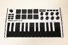 Akai MPK Mini MKIII 25-Note Keyboard/Drum Pad Controller White