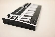 Akai MPK Mini MKIII 25-Note Keyboard/Drum Pad Controller White - Photo 3