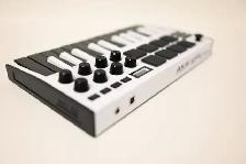 Akai MPK Mini MKIII 25-Note Keyboard/Drum Pad Controller White - Photo 5