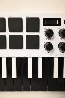 Akai MPK Mini MKIII 25-Note Keyboard/Drum Pad Controller White - Photo 7