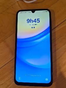 Cellulaire, écouteur et cromecast