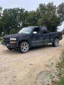 2002 Silverado and 01 sierra parts truck - Photo 3